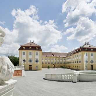 Schloss Hof (c) SKB - Hertha Hurnaus.jpg
